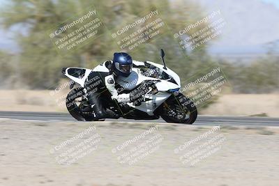 media/Dec-01-2025-Moto Forza (Mon) [[2daa91e15f]]/3-Beginner Group/Session 2 (Turn 7 Inside Pans)/